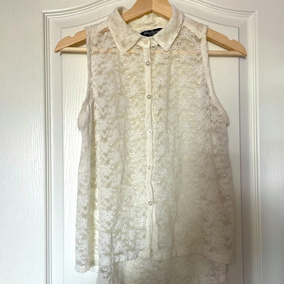 Button down lace blouse - Picture 2 of 2